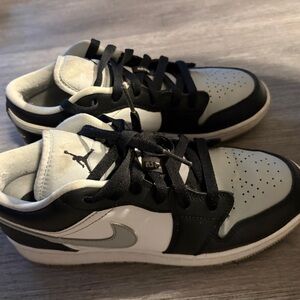Nike Kids Black and Gray Sneakers